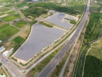 【奇美實業(yè)】地面型太陽能電廠方案 打造與自然共榮「奇美綠能園區(qū)」